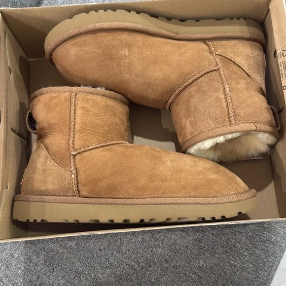 UGG Women’s classic mini II boot - Picture 7 of 11